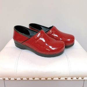 SANITA Danish Red Patent Leather Clogs Women’s 40 / US 9 Excellent